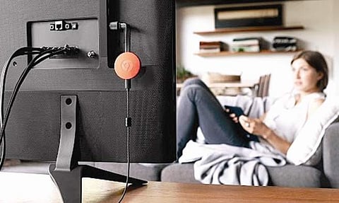 சாதாரண டி.வி களை ஸ்மார்ட் டிவிகளாக மாற்றும் குரோம் காஸ்ட்-2