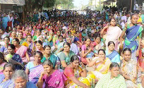 சீரியல் மட்டுமில்லை சீரியஸாகவும் ஒரு கை பார்ப்போம்: ஜல்லிக்கட்டு போராட்டத்தில் இல்லத்தரசிகள்!