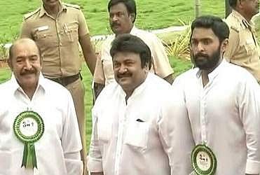 கருணாநிதியின் பெயரை ஒரு ஓரத்திலாவது மணிமண்டபத்தில் வையுங்கள்: பிரபு கோரிக்கை