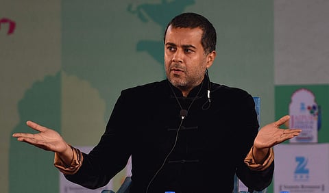 பட்டாசு இல்லாமல் எப்படி தீபாவளியை கொண்டாடுவது? டிவிட்டரில் சீறுகிறார் சேத்தன் பகத்