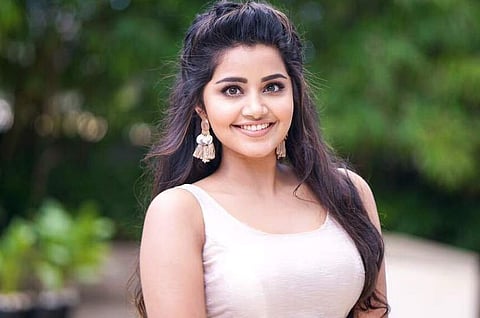 நடிகை அனுபமா பரமேஸ்வரனின் சமீபத்திய புகைப்படங்கள்!