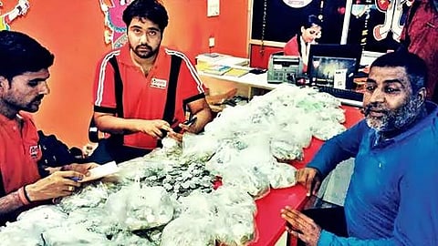 ரூ. 57,000 சில்லறை கொடுத்து வாங்கிய கனவு 'பைக்'- இதற்கு பிரதமர் மோடி தான் காரணமாம்!