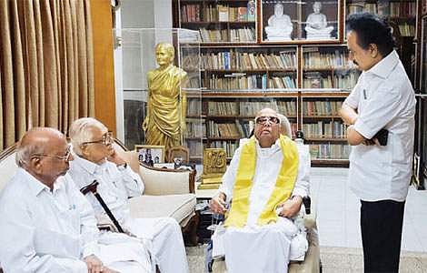 திமுக தலைவர் கருணாநிதி முரசொலி அலுவலகம் வருகை