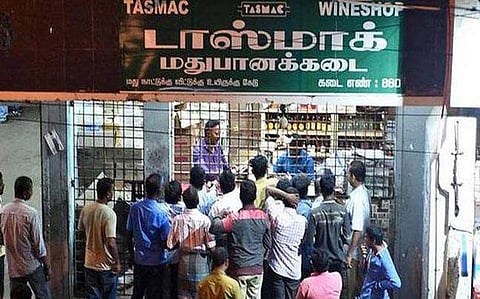 தமிழகத்தின் வருவாய்க்காக டாஸ்மாக்கையே நம்பிக் கொண்டிருக்காதீர்கள்: யாருக்கு யார் சொன்னது என்றால்..