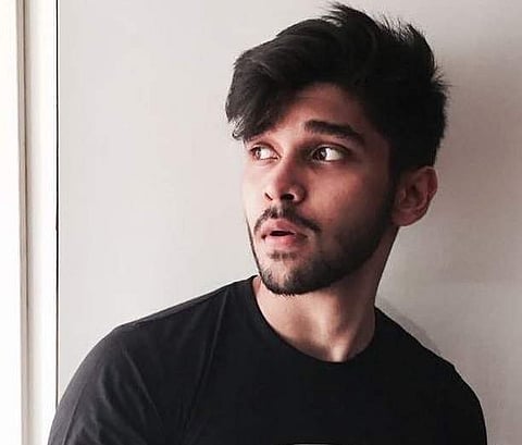 அர்ஜூன் ரெட்டி தெலுங்குப் பட ரீமேக்கில் விக்ரம் மகன்!