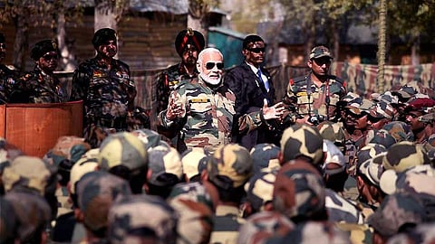 ராணுவத்தினருடன் தீபாவளி கொண்டாடிய பிரதமர்