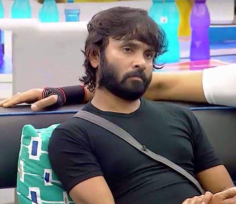 என் ஆதரவாளர்களின் அன்பைக் கண்டு மெய்சிலிர்க்கிறேன்: ‘பிக் பாஸ்’ தோல்வி குறித்து சிநேகன் வீடியோ பதிவு!