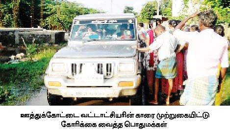 ஆத்துப்பாக்கம் குடியிருப்புப் பகுதிகளில் வெள்ளம்: வட்டாட்சியரின் காரை முற்றுகையிட்ட கிராம மக்கள்