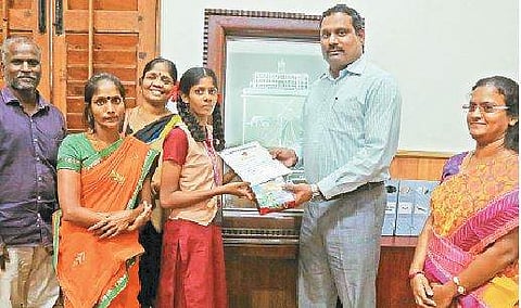 இந்திய அமெச்சூர் குத்துச்சண்டை அமைப்பின் சார்பில் ராஜஸ்தான் மாநிலம், உதய்பூர் நகரில் நடைபெற்ற குத்துச் சண்டை போட்டியில் தேசிய அளவில் 2-ஆம் இடம் பெற்ற சென்னை பள்ளி மாணவி சரண்யா