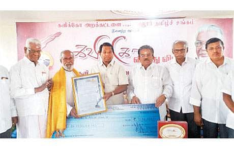 கவிஞர் தேவதேவனுக்கு கவிக்கோ விருது வழங்கிய விஐடி வேந்தர் ஜி.விசுவநாதன். உடன், கவிக்கோ அறக்கட்டளை துணைத் தலைவர் தி.மு.அப்துல்காதர், முத்தமிழ்ச் சுவைச்சுற்றம் நிறுவனர் புலவர் வே.பதுமனார்