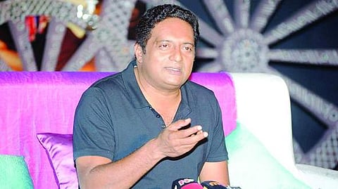 நடிகர்கள் அரசியலில் கால் பதிப்பது நாட்டுக்குக் கேடு