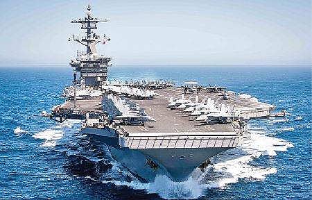 அமெரிக்க போர்க் கப்பல் தியோடோர் ரூஸ்வெல்ட்.