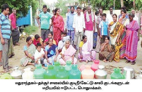 குடிநீர் கோரி காலிக் குடங்களுடன் சாலை மறியல்