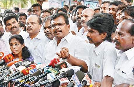 ஜெயலலிதா பிறந்த நாளுக்குள் புதியக் கட்சி தொடங்குகிறார் தினகரன்: தங்க தமிழ்ச்செல்வன் பேட்டி