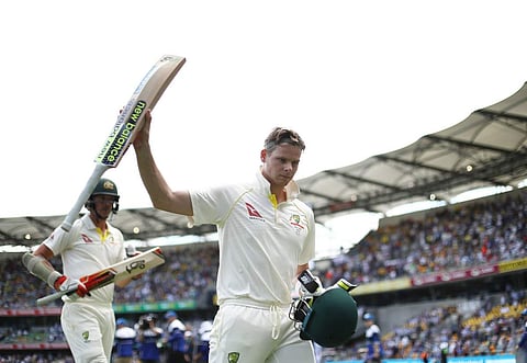 என்ன ஒரு மகத்தான ஆட்டம்! ஸ்மித்தின் சதத்தால் போராடி முன்னிலை பெற்ற ஆஸி. அணி!