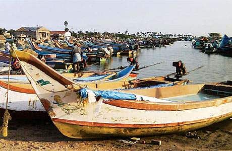 கடல் சீற்றம்: பழவேற்காடு மீனவர்கள் கடலுக்குள் செல்லவில்லை