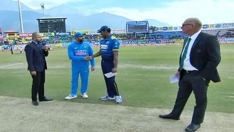 தரம்சாலா ஒருநாள்: இந்திய அணி முதல் பேட்டிங்