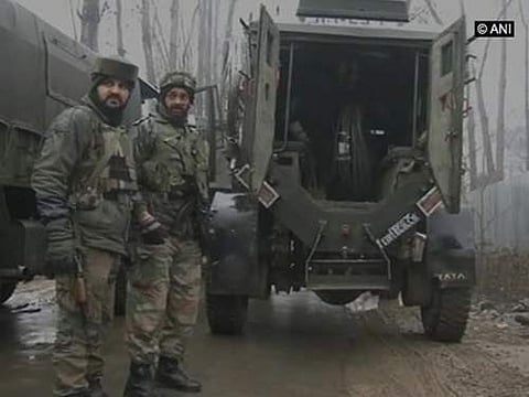 ஹந்த்வாராவில் நடைபெற்ற துப்பாக்கிச்சண்டையில் 3 பயங்கரவாதிகள் சுட்டுக்கொலை