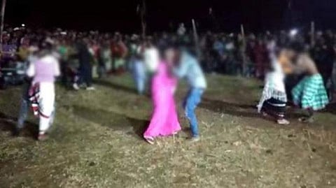 ஆதிவாசித் தம்பதிகளுக்கு 'முத்தத் திருவிழா' நடத்திய எம்.எல்.ஏ: வெடித்த சர்ச்சை!