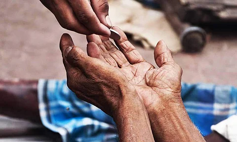 பிச்சை எடுப்பவர்களைப் பற்றி தகவல் கொடுப்பவருக்கு ரூ.500 சன்மானம்! பிச்சைக்காரர்களுக்கு 6 மாதம் சிறை!!