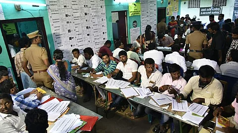 ஆர்.கே.நகரில் விறு விறு வாக்கு பதிவு