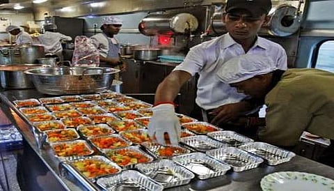 ஜிஎஸ்டியின் விளைவு: ரயில்வே உணவுகளின் விலை 'விர்'!