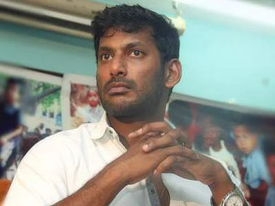 அறையை விட்டு வெளியே சென்று அடிக்கடி தொலைபேசியில் பேசிய தேர்தல் அதிகாரி: விஷால் பரபரப்பு குற்றச்சாட்டு! 