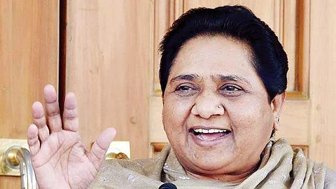 உத்தரப்பிரதேச பள்ளியில் தலித் மாணவர்களுக்குத் தனி வரிசையில் உணவு: மாயவாதி கடும் கண்டனம் 