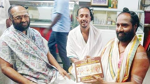 சிதம்பரம் நடராஜர் கோயிலில் நடைபெற உள்ள நாட்டியாஞ்சலி விழா அழைப்பிதழை வெளியிட்ட பொது தீட்சிதர்கள்.