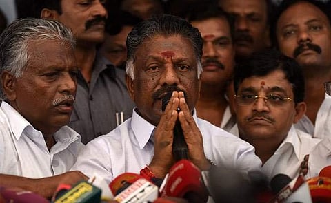 அதிமுகவின் அரசியல் நகர்வுகள்: திசை மாறுகிறதா ஓ. பன்னீர் செல்வத்தின் தர்மயுத்தம்