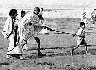 06.04.1930: மகாத்மா காந்தி தண்டியில் உப்புச்சத்தியாகிரகத்தை துவங்கிய தினம் இன்று! 