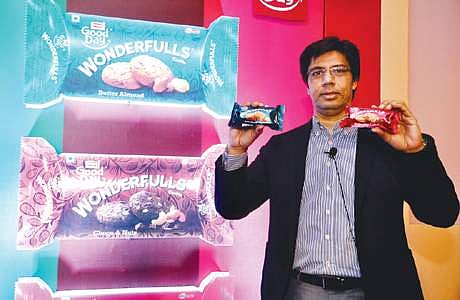 பிரிட்டானியாவின் புதிய ரக பிஸ்கட்டுகளை சென்னையில் அறிமுகப்படுத்தும் அந்நிறுவனத்தின் சந்தைப் பிரிவு துணைத் தலைவர் அலி ஹாரிஸ் ஷேர்.