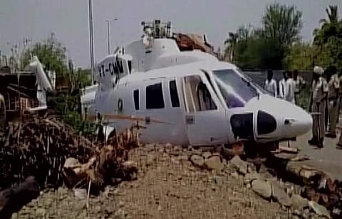 ஹெலிகாப்டர் விபத்து: உயிர் தப்பினார் மகாராஷ்டிர முதல்வர்