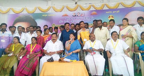 இந்தியை எதிர்க்கவில்லை; திணிப்பைத்தான் எதிர்க்கிறோம்: கனிமொழி