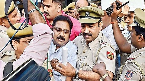 டி.டி.வி.தினகரன் மற்றும் அவரது தோழர் மல்லிகார்ஜுனாவுக்கு தில்லி நீதிமன்றம் ஜாமீன்!