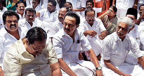 ஸ்டாலின் கைது திமுகவினர் சாலை மறியல்