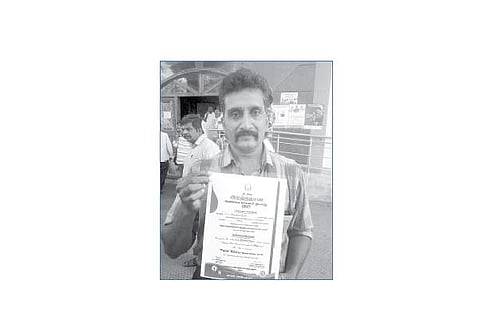 தொடர்ந்து 28 ஆண்டுகளாக ரத்த தானம் அளிக்கும் டீ கடைக்காரர்!