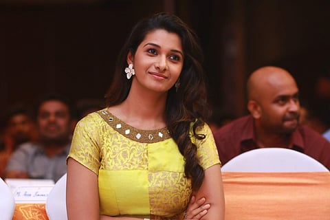 கார்த்திக் சுப்புராஜ் தயாரிப்பில் கதாநாயகியாக அறிமுகமாகிறார் ப்ரியா பவானி சங்கர்!