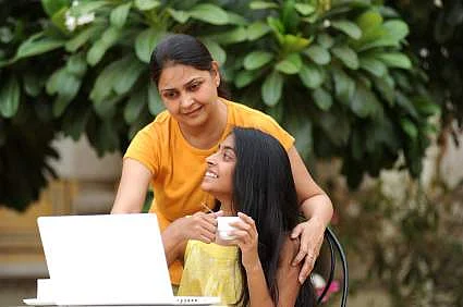 உங்கள் வீட்டில் டீன் ஏஜ் பெண்கள் இருக்கிறார்களா? இந்தக் கட்டுரையை முதலில் படித்துவிடுங்கள்!