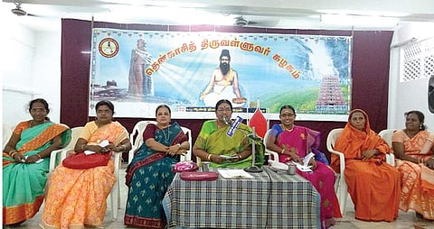 தென்காசி திருவள்ளுவர் கழக 90-ஆவது திருக்குறள் விழாவில் இளம்பிறை மணிமாறன் தலைமையில் நடைபெற்ற மங்கையர் அரங்கம்.