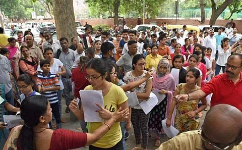 நீட் தேர்வில் இருந்து விலக்கு: இன்று மதியம் பிரதமருடன் தமிழக அமைச்சர்கள் சந்திப்பு!