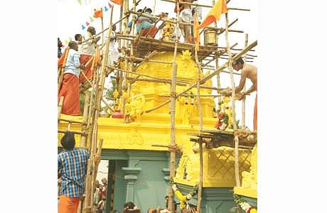 ஈச்சம்பட்டு கோயிலில் நடந்த கும்பாபிஷேகம்.