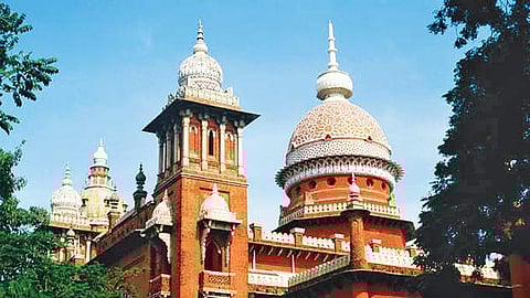 ஓ.பி.எஸ். உள்ளிட்ட 11 எம்.எல்.ஏ.க்களை தகுதி நீக்கக் கோரிய வழக்கு 27-க்கு ஒத்திவைப்பு