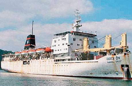 நடுக்கடலில் தத்தளிக்கும் அந்தமான் கப்பல்.