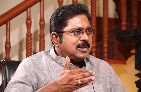 டிடிவி தினகரனின் பண்ணை வீடு, காகித ஆலையில் அதிகாரிகள் சோதனை