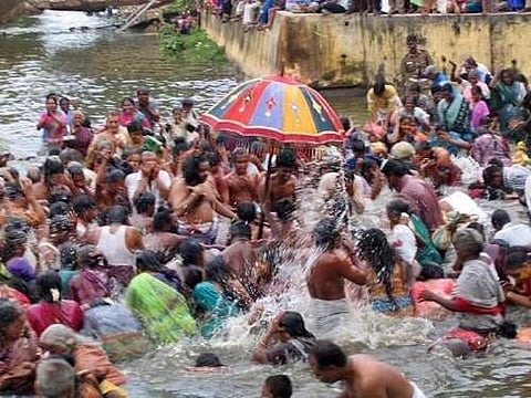 ஐப்பசி மாத முக்கிய விழாவான கடை முக தீர்த்தவாரி இன்று