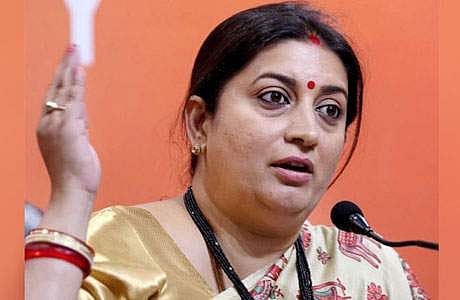 வழிபடலாம்; ஆனால் அவமரியாதை செய்யக் கூடாது: சபரிமலை விவகாரம் குறித்து ஸ்ம்ருதி இராணி  