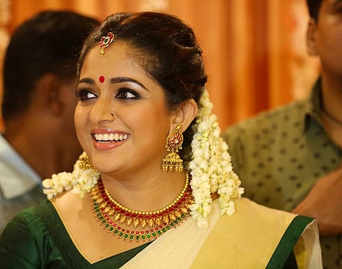 காவ்யா மாதவனைக் கைது செய்யும் திட்டம் இல்லை: காவல்துறை தகவல்