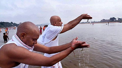 மத்யாஷ்டமி: துர்மரணத்தால் இறந்தவர்களின் ஆத்மா சாந்தியடைய தில ஹோமம் செய்ய ஏற்ற நாள்!