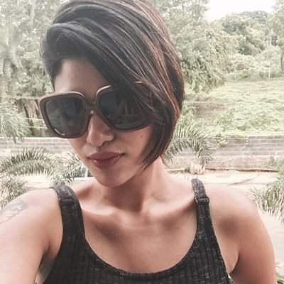 ‘லைவ் சாட்’ எப்போது?: ரசிகர்களுக்கு நடிகை ஓவியா தகவல்!